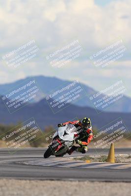 media/Nov-16-2025-Race Pace (Sun) [[8c5fa54630]]/Non Verified Riders (1st 20 Minutes)/5-Turn 15 (110pm)/